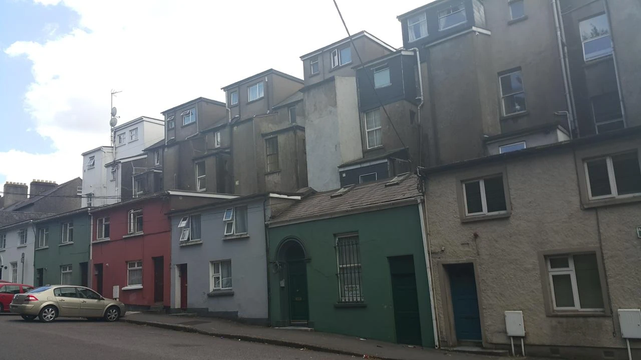 Bunte Häuserzeile in Cork, Irland